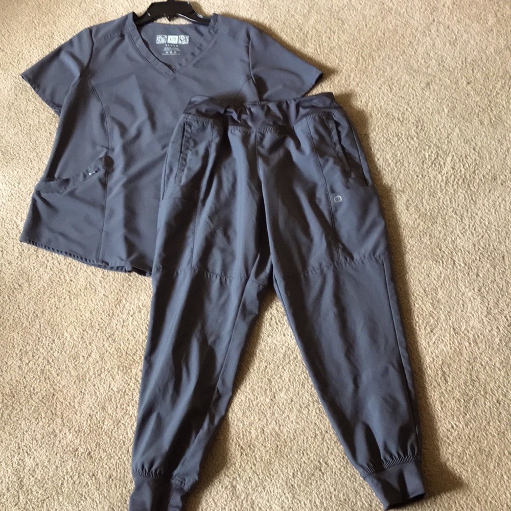 Wonder wink scrubs set size medium grey
